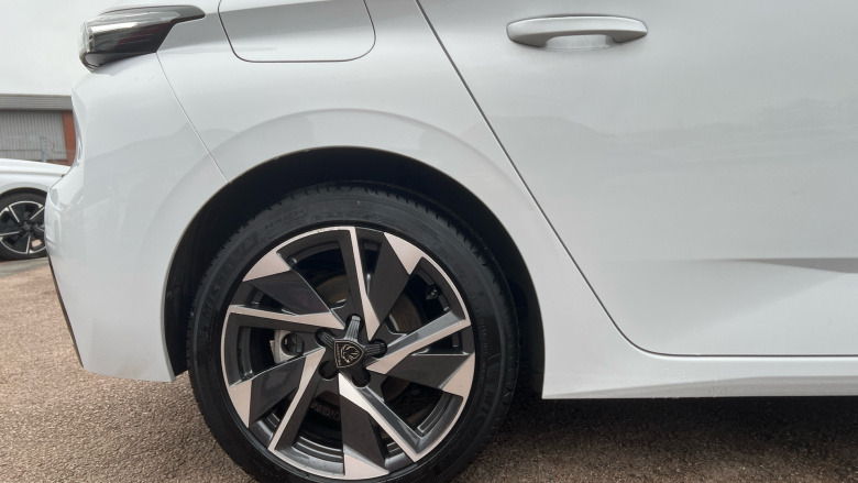 Peugeot 308 1.2 Hybrid 136 Allure 5dr e-DSC6 Petrol Hatchback